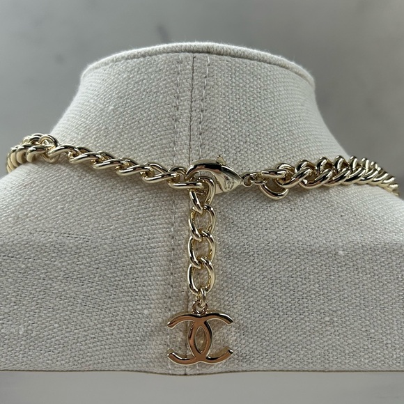 ⚫️🔥RARE!! CHANEL•22A Logo Dangle Necklace - Picture 5 of 6